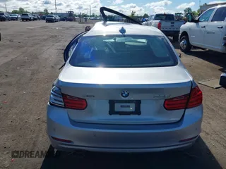 2014 BMW 3 Series 328i xDrive с VIN WBA3B5C55EF599510, выставлен на аукционе IAAI как лот 42333132 с пробегом 180 588 миль миль и . История ставок и продаж доступна на DreamBid. Изображение 15.