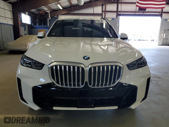 2025 BMW X5 xDrive40i z VIN 5UX23EU01S9X75945, wystawiony jako Copart lot #53264685 z przebiegiem 3 254 mil mil oraz Szkoda całkowita • Salvage title. Historia ofert i sprzedaży dostępna na DreamBid. Obrazek 5.