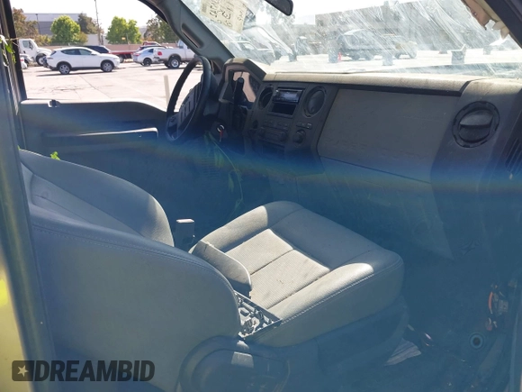 2012 Ford F-250 XL z VIN 1FT7X2A64CEC71286, wystawiony jako IAAI lot #42536742 z przebiegiem Nie podano mil oraz . Historia ofert i sprzedaży dostępna na DreamBid. Obrazek 5.