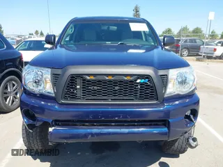 2005 Toyota Tacoma z VIN 5TEUU42N25Z099188, wystawiony jako IAAI lot #42179039 z przebiegiem 147 058 mil mil oraz . Historia ofert i sprzedaży dostępna na DreamBid. Obrazek 12.