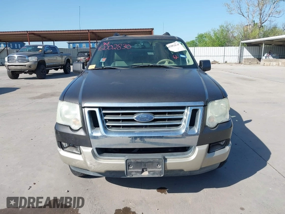 2006 Ford Explorer z VIN 1FMEU64E56UB52663, wystawiony jako IAAI lot #42002830 z przebiegiem 199 847 mil mil oraz . Historia ofert i sprzedaży dostępna na DreamBid. Obrazek 12.