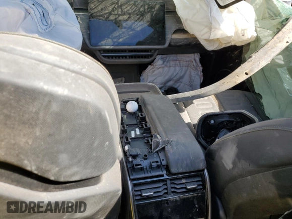 2022 Rivian R1T Launch Edition z VIN 7FCTGAAL5NN003648, wystawiony jako Copart lot #63705013 z przebiegiem Nie podano mil oraz Nie do naprawy. Historia ofert i sprzedaży dostępna na DreamBid. Obrazek 8.
