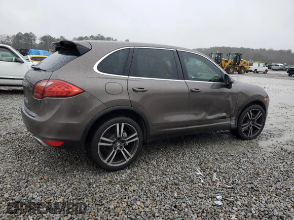 2013 Porsche Cayenne S с VIN WP1AB2A25DLA80568, выставлен на аукционе Copart как лот 43983015 с пробегом 105 779 миль миль и Списание • Salvage title. История ставок и продаж доступна на DreamBid. Изображение 3.
