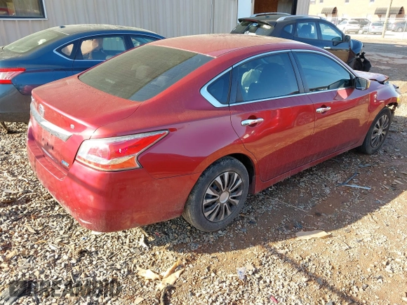 2013 Nissan Altima 2.5 S with VIN 1N4AL3AP3DC918313, listed as a IAAI auction lot 41922755 with 211,236 mi miles and . Bid and sale history available at carsss.com. Image 4.