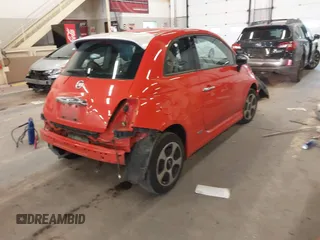 2018 FIAT 500e z VIN 3C3CFFGE4JT377259, wystawiony jako IAAI lot #41940039 z przebiegiem 61 053 mil mil oraz . Historia ofert i sprzedaży dostępna na DreamBid. Obrazek 4.
