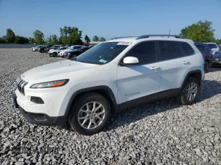 2016 Jeep Cherokee Latitude with VIN 1C4PJMCS8GW215956, listed as a Copart auction lot 61360485 with 101,150 mi miles and Salvage title. Bid and sale history available at DreamBid. Image 1.