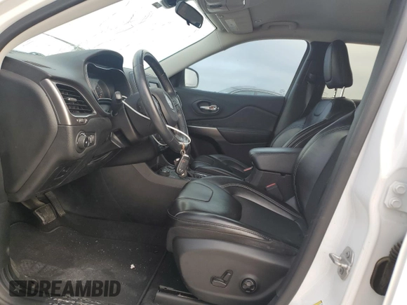 2019 Jeep Cherokee Altitude z VIN 1C4PJMLB7KD402710, wystawiony jako Copart lot #52943215 z przebiegiem 85 836 mil mil oraz Czysty tytuł • Clean title. Historia ofert i sprzedaży dostępna na DreamBid. Obrazek 7.