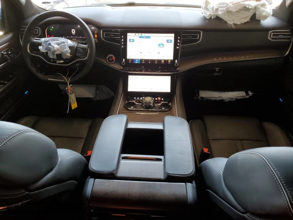 2023 Jeep Grand Wagoneer Series II с VIN 1C4SJSFP7PS556908, выставлен на аукционе Copart как лот 58543354 с пробегом 8 221 миль миль и Чистый • Clean title. История ставок и продаж доступна на DreamBid. Изображение 8.