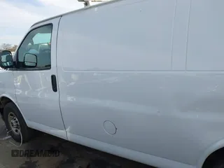 2020 GMC Savana Cargo Van with VIN 1GTW7AFG7L1265254, listed as a IAAI auction lot 40863188 with 86,054 mi miles. Bid and sale history available at carsss.com. Image 14.