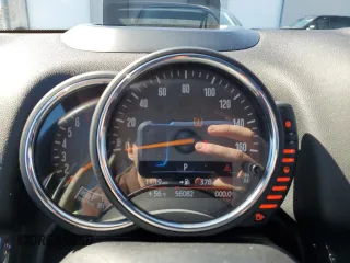 2017 MINI Countryman Cooper S z VIN WMZYT5C30H3D78815, wystawiony jako Copart lot #49944045 z przebiegiem 56 082 mil mil oraz Szkoda całkowita • Salvage title. Historia ofert i sprzedaży dostępna na DreamBid. Obrazek 9.