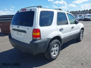 2006 Ford Escape XLT with VIN 1FMYU93126KC65835, listed as a IAAI auction lot 41902230 with 132,575 mi miles. Bid and sale history available at carsss.com. Image 4.