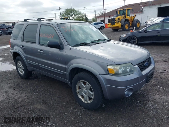 2007 Ford Escape Limited with VIN 1FMCU94167KA76261, listed as a IAAI auction lot 42152654 with 139,019 mi miles. Bid and sale history available at carsss.com. Image 1.