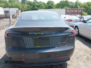 2025 Tesla Model 3 Long Range z VIN 5YJ3E1EBXSF890929, wystawiony jako IAAI lot #42452359 z przebiegiem 2 469 mil mil oraz . Historia ofert i sprzedaży dostępna na DreamBid. Obrazek 16.