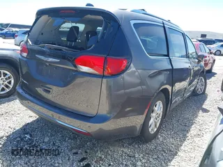 2020 Chrysler Pacifica Touring L z VIN 2C4RC1BG7LR284994, wystawiony jako IAAI lot #41661416 z przebiegiem 101 257 mil mil oraz . Historia ofert i sprzedaży dostępna na DreamBid. Obrazek 4.
