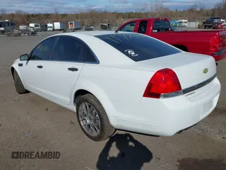 2011 Chevrolet Caprice z VIN 6G1MK5T28BL524726, wystawiony jako IAAI lot #41771386 z przebiegiem 174 194 mil mil oraz . Historia ofert i sprzedaży dostępna na DreamBid. Obrazek 3.
