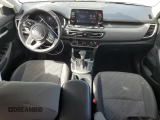 2023 Kia Seltos LX z VIN KNDEPCAA7P7461188, wystawiony jako Copart lot #51979035 z przebiegiem 22 962 mil mil oraz Szkoda całkowita • Salvage title. Historia ofert i sprzedaży dostępna na DreamBid. Obrazek 8.