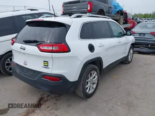 2017 Jeep Cherokee Latitude z VIN 1C4PJLCB4HD218750, wystawiony jako IAAI lot #42104697 z przebiegiem 153 708 mil mil oraz . Historia ofert i sprzedaży dostępna na DreamBid. Obrazek 4.