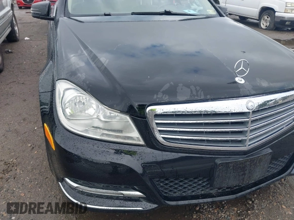 2013 Mercedes-Benz C 300 Sport with VIN WDDGF8AB8DG119588, listed as a IAAI auction lot 42648564 with 154,788 mi miles and . Bid and sale history available at DreamBid. Image 6.