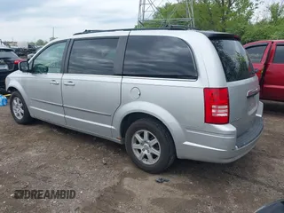 2010 Chrysler Town & Country Touring z VIN 2A4RR5D16AR305744, wystawiony jako IAAI lot #42159653 z przebiegiem 189 993 mil mil oraz . Historia ofert i sprzedaży dostępna na DreamBid. Obrazek 3.