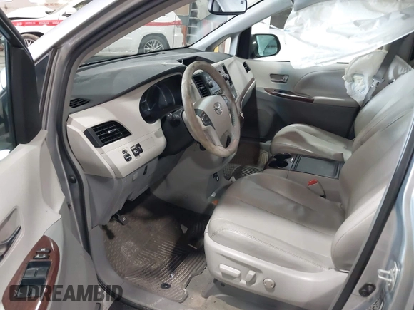 2013 Toyota Sienna XLE AAS with VIN 5TDYK3DC5DS363822, listed as a IAAI auction lot 42019598 with 74,508 mi miles. Bid and sale history available at carsss.com. Image 5.