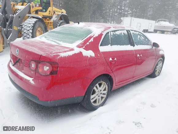 2010 Volkswagen Jetta Sedan Limited with VIN 3VWRZ7AJ4AM026674, listed as a IAAI auction lot 41503985 with 135,879 mi miles. Bid and sale history available at carsss.com. Image 4.