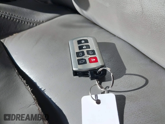 2016 Toyota Sienna XLE with VIN 5TDYK3DCXGS706385, listed as a IAAI auction lot 41286243 with 138,553 mi miles. Bid and sale history available at carsss.com. Image 11.
