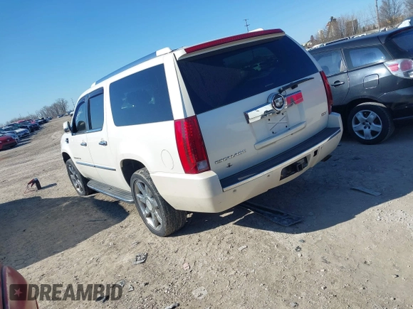 2007 Cadillac Escalade ESV with VIN 1GYFK668X7R327901, listed as a IAAI auction lot 41895943 with 268,821 mi miles. Bid and sale history available at carsss.com. Image 3.