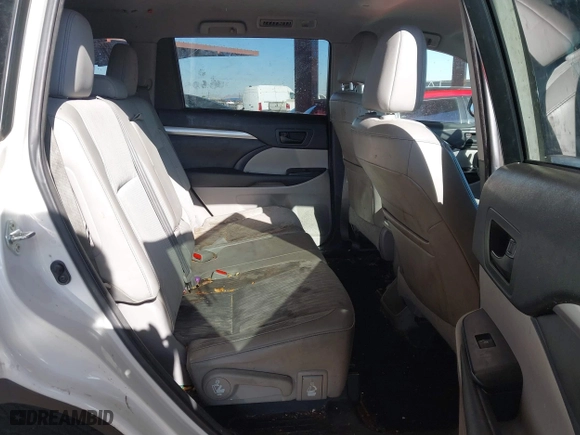 2015 Toyota Highlander LE with VIN 5TDBKRFH5FS115459, listed as a IAAI auction lot 41326097 with 158,574 mi miles. Bid and sale history available at carsss.com. Image 8.