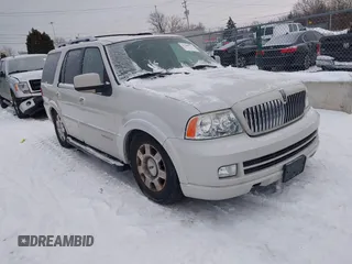 2006 Lincoln Navigator Luxury with VIN 5LMFU285X6LJ28062, listed as a IAAI auction lot 41288717 with 178,371 mi miles. Bid and sale history available at carsss.com. Image 1.