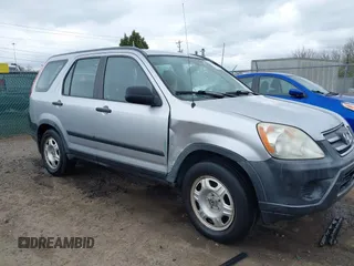2006 Honda CR-V LX with VIN JHLRD78536C035954, listed as a IAAI auction lot 42043220 with 250,337 mi miles and . Bid and sale history available at carsss.com. Image 6.
