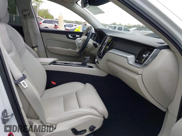2019 Volvo XC60 Momentum with VIN LYV102DK8KB191507, listed as a IAAI auction lot 41977464 with 38,548 mi miles and . Bid and sale history available at DreamBid. Image 5.