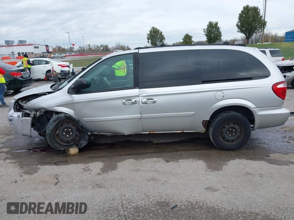 2005 Chrysler Town & Country LX with VIN 2C4GP44R95R307156, listed as a IAAI auction lot 40843940 with Not Provided miles and . Bid and sale history available at DreamBid. Image 14.