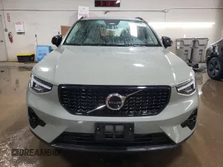 2023 Volvo XC40 Ultimate Dark Theme z VIN YV4L12UX9P2068547, wystawiony jako Copart lot #47006075 z przebiegiem 27 126 mil mil oraz Szkoda całkowita • Salvage title. Historia ofert i sprzedaży dostępna na DreamBid. Obrazek 5.