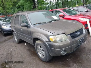 2005 Ford Escape Limited с VIN 1FMCU04175KA81266, выставлен на аукционе IAAI как лот 42512966 с пробегом 164 255 миль миль и . История ставок и продаж доступна на DreamBid. Изображение 1.