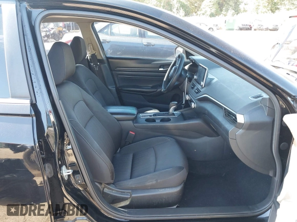 2019 Nissan Altima 2.5 S with VIN 1N4BL4BW6KC189236, listed as a IAAI auction lot 40638145 with 147,457 mi miles. Bid and sale history available at carsss.com. Image 5.