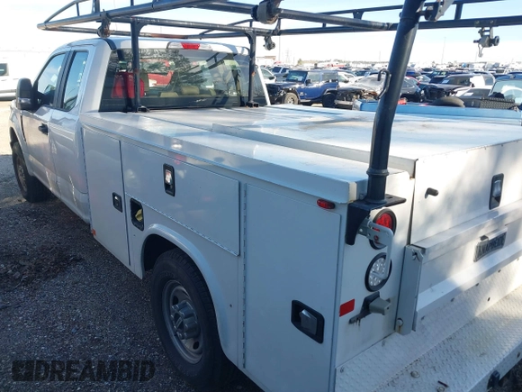 2017 Ford F-250 XL with VIN 1FD7X2A60HEE87543, listed as a IAAI auction lot 41654518 with 163,827 mi miles and . Bid and sale history available at DreamBid. Image 3.