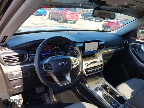 2021 Ford Explorer XLT with VIN 1FMSK8DH4MGC10613, listed as a IAAI auction lot 41932950 with 1,111 mi miles. Bid and sale history available at carsss.com. Image 21.