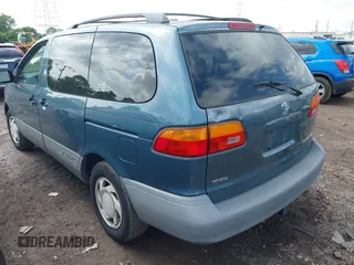 2000 Toyota Sienna LE z VIN 4T3ZF13C2YU215548, wystawiony jako IAAI lot #42417282 z przebiegiem 182 039 mil mil oraz . Historia ofert i sprzedaży dostępna na DreamBid. Obrazek 3.