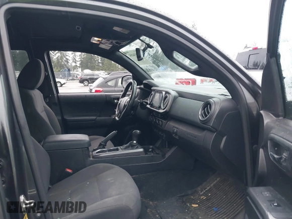 2017 Toyota Tacoma SR5 z VIN 3TMCZ5AN2HM084549, wystawiony jako IAAI lot #41834454 z przebiegiem 143 387 mil mil oraz . Historia ofert i sprzedaży dostępna na DreamBid. Obrazek 5.