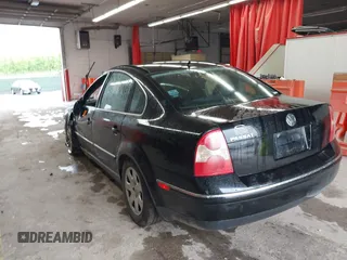2005 Volkswagen Passat GLS with VIN WVWAD63B55P037732, listed as a IAAI auction lot 42330922 with 119,157 mi miles and . Bid and sale history available at DreamBid. Image 3.