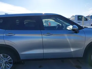 2024 Mitsubishi Outlander ES z VIN JA4J3UA81RZ020073, wystawiony jako IAAI lot #41388911 z przebiegiem 25 436 mil mil oraz . Historia ofert i sprzedaży dostępna na DreamBid. Obrazek 13.