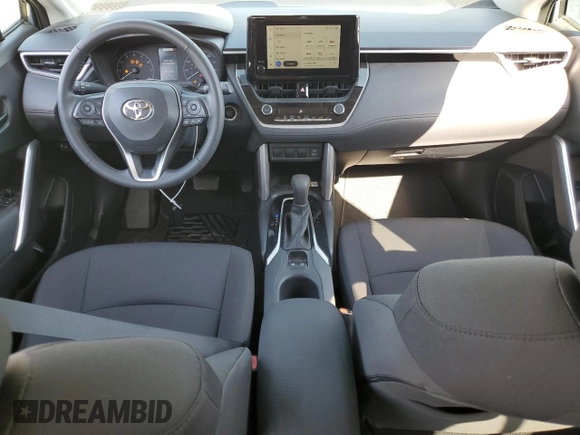 2023 Toyota Corolla Cross LE z VIN 7MUBAABG8PV045934, wystawiony jako Copart lot #52174075 z przebiegiem 11 378 mil mil oraz Szkody całkowita. Historia ofert i sprzedaży dostępna na DreamBid. Obrazek 8.