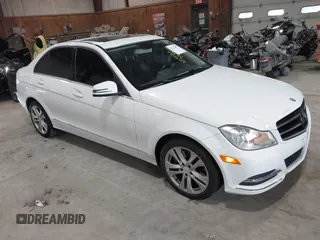 2013 Mercedes-Benz C 300 Sport с VIN WDDGF8AB3DA859410, выставлен на аукционе IAAI как лот 42522407 с пробегом 110 502 миль миль и . История ставок и продаж доступна на DreamBid. Изображение 1.