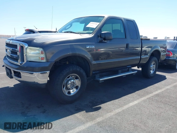 2006 Ford F-250 XL z VIN 1FTSX21516EC97026, wystawiony jako IAAI lot #41991940 z przebiegiem 169 841 mil mil oraz . Historia ofert i sprzedaży dostępna na DreamBid. Obrazek 17.