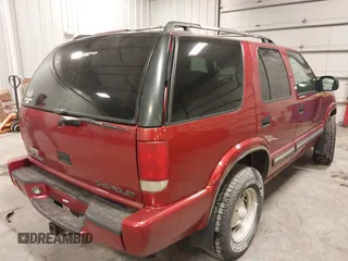 2000 Chevrolet Blazer LT z VIN 1GNDT13W1Y2358746, wystawiony jako IAAI lot #41541071 z przebiegiem 205 532 mil mil oraz . Historia ofert i sprzedaży dostępna na DreamBid. Obrazek 4.