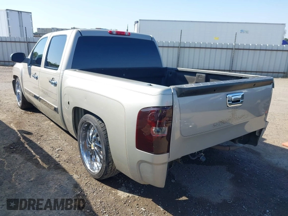 2007 Chevrolet Silverado 1500 LS with VIN 3GCEC13C87G516170, listed as a IAAI auction lot 42163134 with 185,591 mi miles and . Bid and sale history available at DreamBid. Image 3.