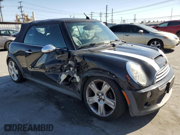 2005 MINI Convertible S z VIN WMWRH33415TF80610, wystawiony jako Copart lot #52642865 z przebiegiem 82 141 mil mil oraz Szkoda całkowita • Salvage title. Historia ofert i sprzedaży dostępna na DreamBid. Obrazek 4.