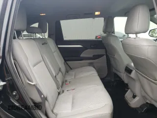 2015 Toyota Highlander LE Plus z VIN 5TDZKRFH0FS064791, wystawiony jako Copart lot #56508305 z przebiegiem 198 873 mil mil oraz Szkoda całkowita • Salvage title. Historia ofert i sprzedaży dostępna na DreamBid. Obrazek 11.