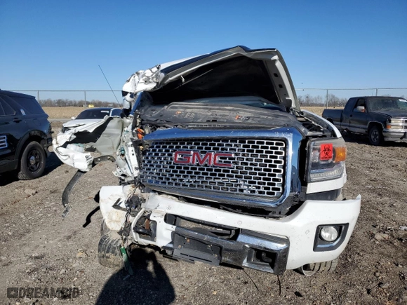 2015 GMC Sierra 2500HD Denali with VIN 1GT120E82FF597607, listed as a Copart auction lot 82844954 with 0 mi miles and Salvage Title. Bid and sale history available at carsss.com. Image 5.