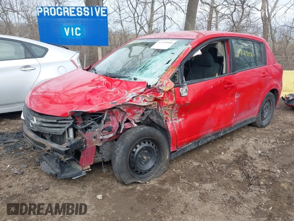2011 Nissan Versa S z VIN 3N1BC1CP0BL494240, wystawiony jako IAAI lot #41703008 z przebiegiem 182 284 mil mil oraz . Historia ofert i sprzedaży dostępna na DreamBid. Obrazek 18.